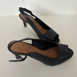 NWT Clarks Artisan black strappy heels